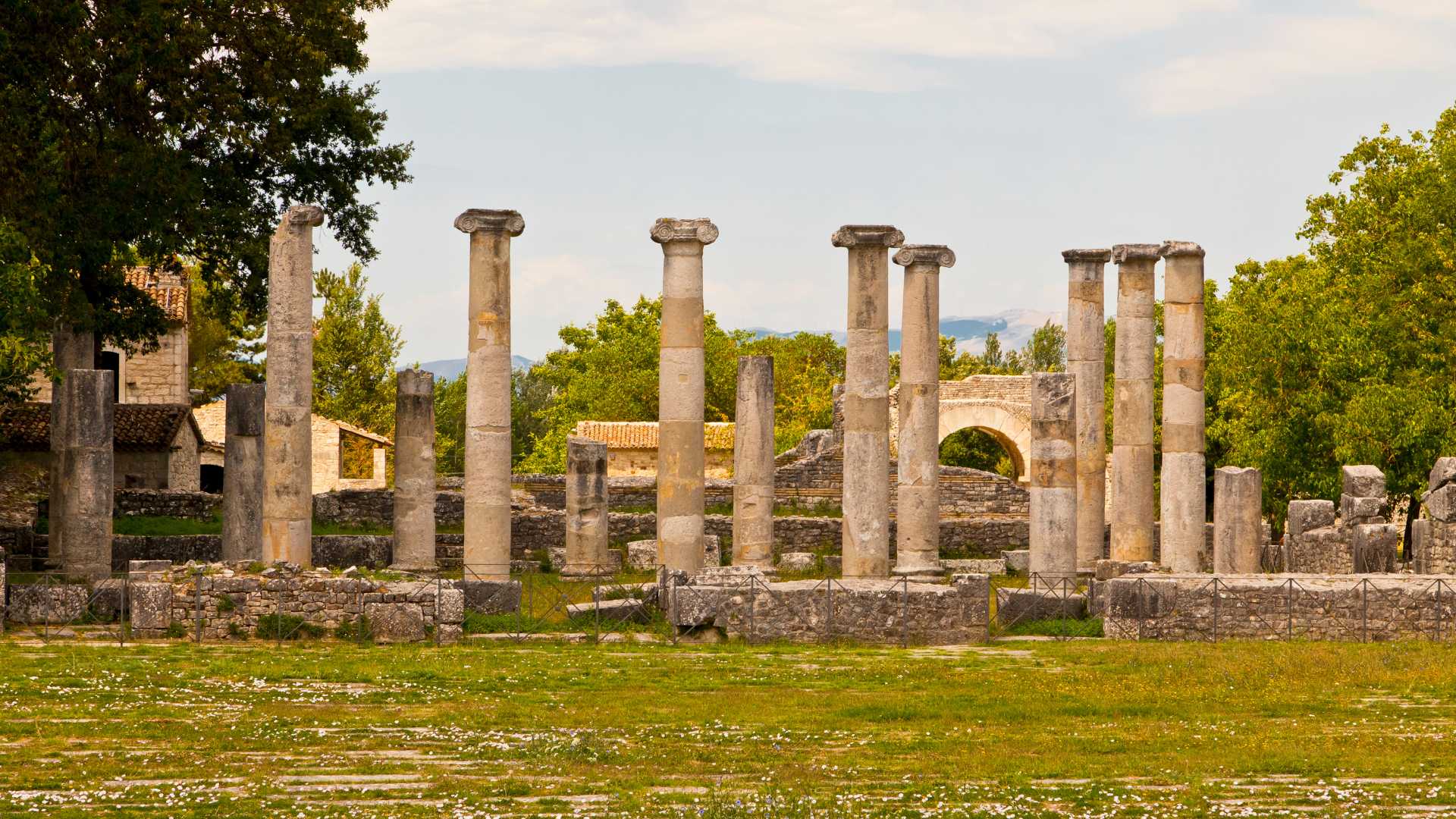 Altilia Sepino da Campitello Matese: gita culturale per chi vuole alternare natura e storia